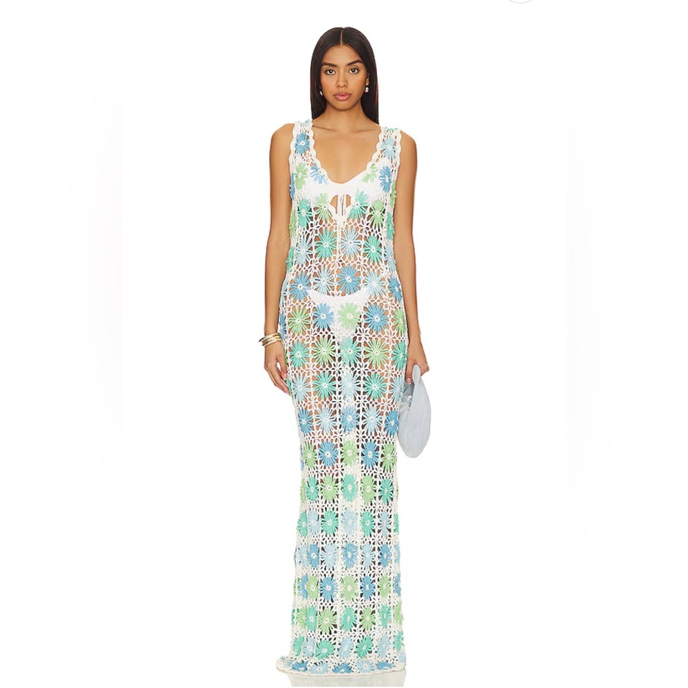 Vacay Tank Coverup in White Multi Floral
Show Me Your Mumu - size Large